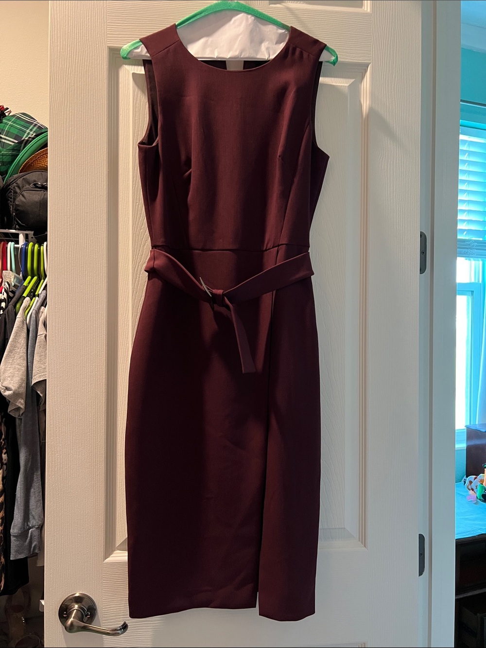White House Black Market Sleeveless Sheath Dress in Burgundy